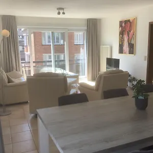 Appartement Ruim Zonnig Op 50m, Ostende